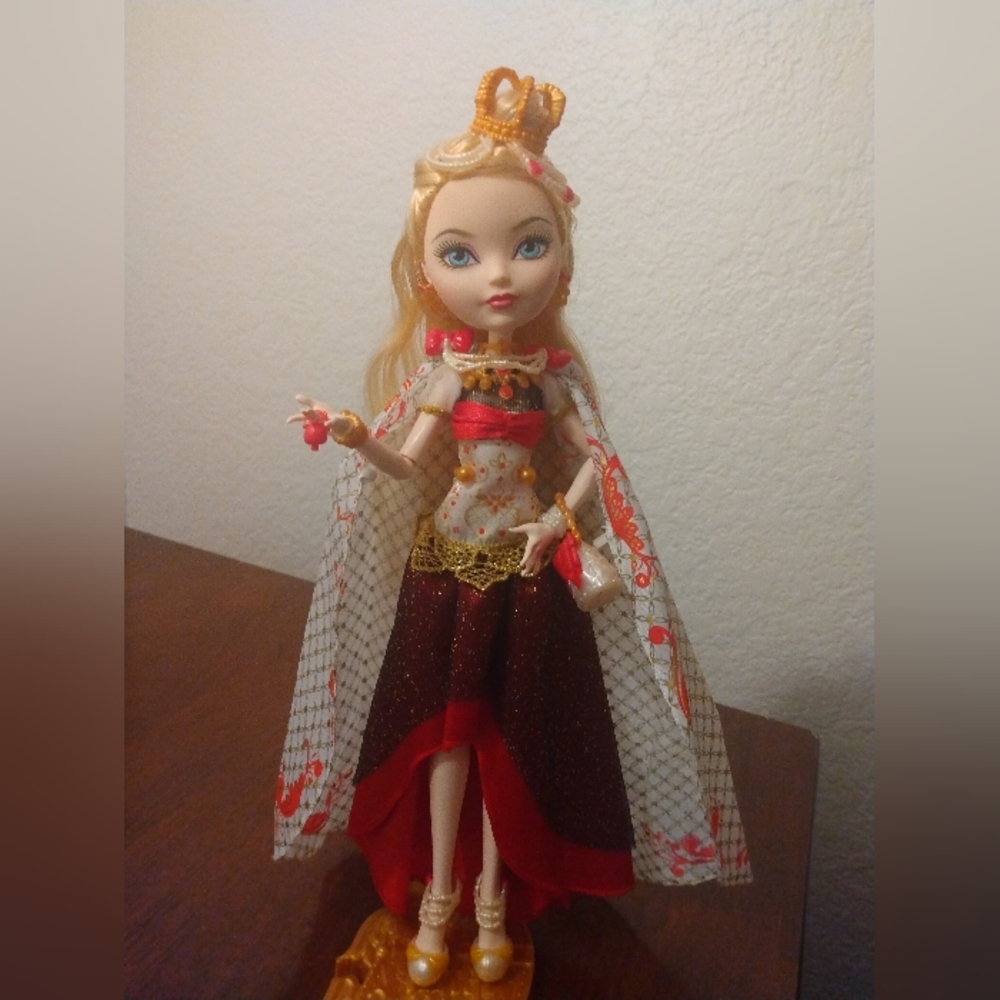 Apple White EAH Legacy Doll